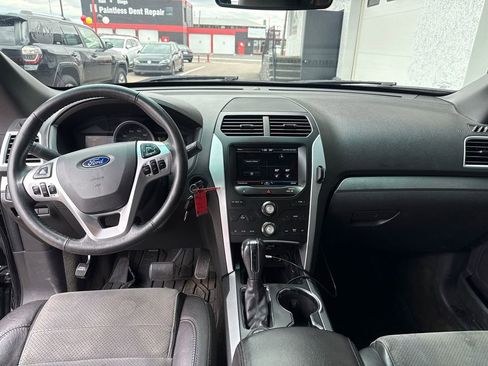 Used 2015 Ford Explorer XLT w/ Equipment Group 202A AWD/4WD image 11