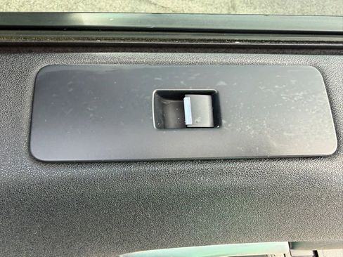 Used 2016 Land Rover Discovery Sport HSE Luxury image 36