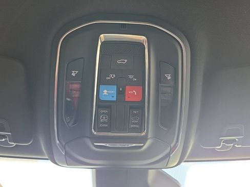 Used 2025 Jeep Grand Cherokee Altitude AWD/4WD image 33