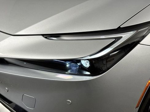 Used 2025 Toyota Prius XSE image 3