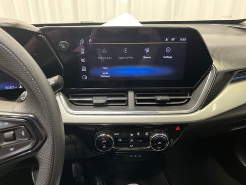 Used 2025 Chevrolet Trax LT image 22