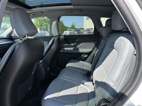 Used 2022 Lincoln Corsair AWD w/ Premium Package image 10