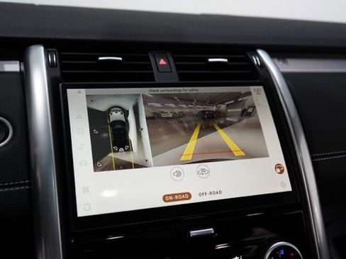 Used 2024 Land Rover Discovery Dynamic SE image 25