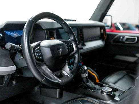 Used 2022 Ford Bronco Badlands AWD/4WD image 2