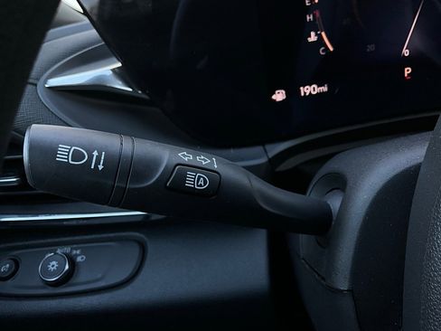 Used 2025 Buick Envista Preferred image 35