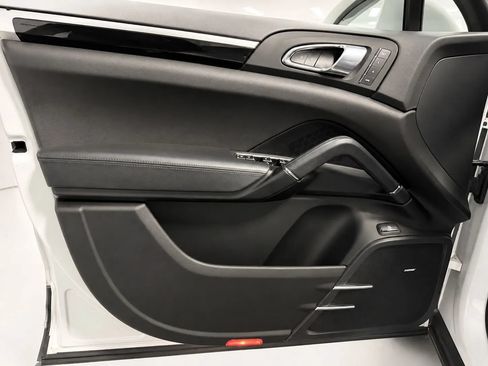 Used 2018 Porsche Cayenne S AWD/4WD image 13