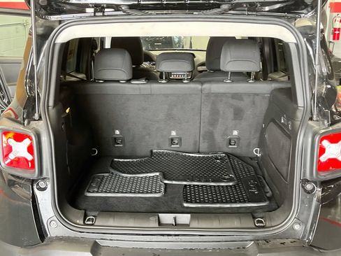 Used 2023 Jeep Renegade Altitude w/ Sun/Sound Group AWD/4WD image 25