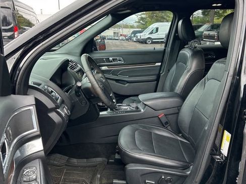 Used 2018 Ford Explorer Limited w/ Equipment Group 301A AWD/4WD image 11