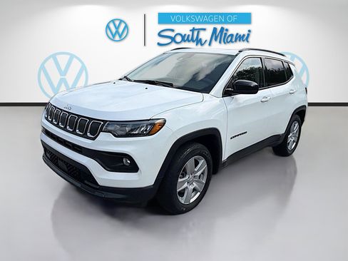 Used 2022 Jeep Compass Latitude w/ Sun and Sound Group FWD image 3
