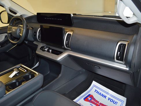 Used 2025 Ford Expedition Active AWD/4WD image 10