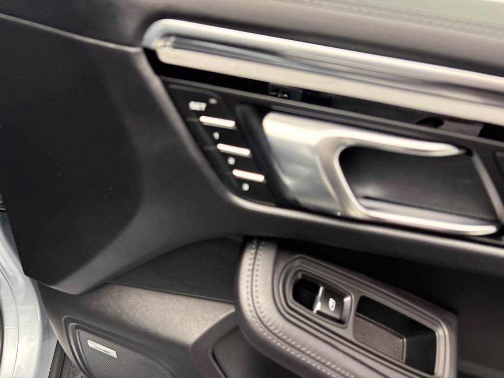 Certified 2024 Porsche Macan Turbo AWD/4WD image 24