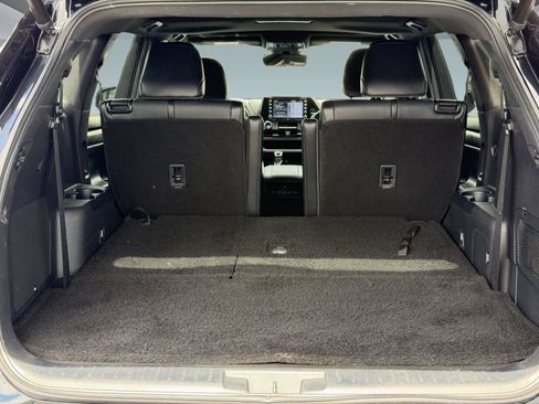 Used 2021 Toyota Highlander XSE FWD image 26