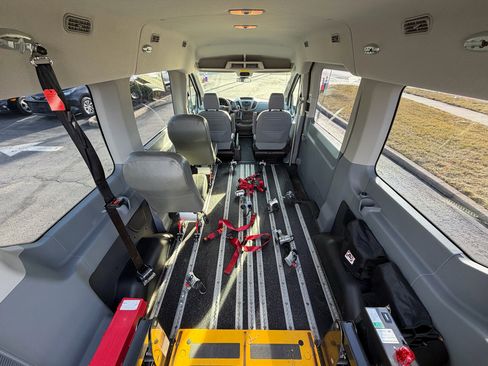 Used 2018 Ford Transit 150 XL image 2