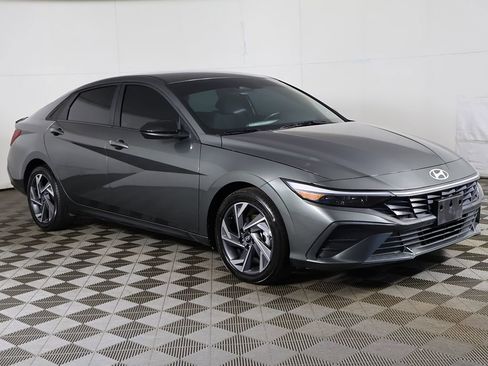 Used 2025 Hyundai Elantra Sport FWD image 44