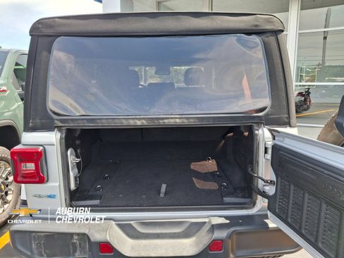 Used 2024 Jeep Wrangler Unlimited Sahara AWD/4WD image 11