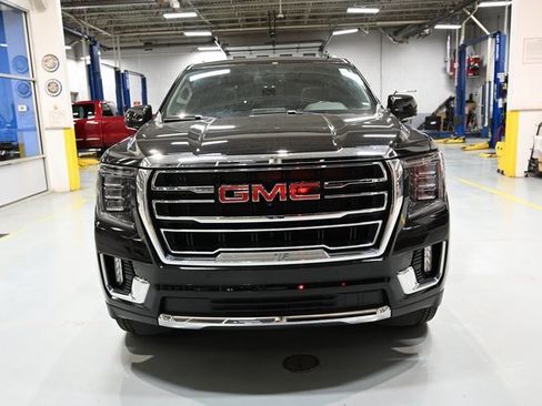 Used 2022 GMC Yukon SLT w/ SLT Premium Package image 2