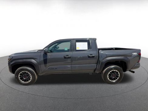 Used 2025 Toyota Tacoma TRD Off-Road AWD/4WD image 9