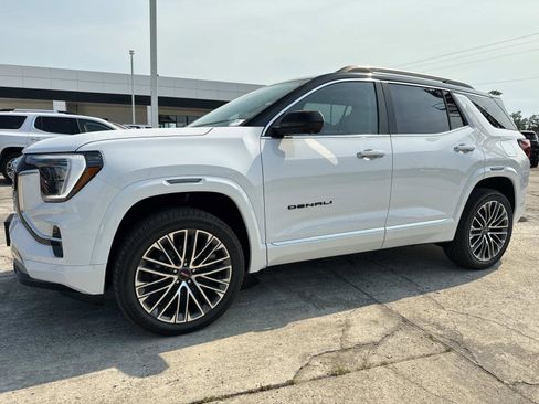 New 2026 GMC Terrain Denali w/ LPO, Black Badging Package AWD/4WD image 7