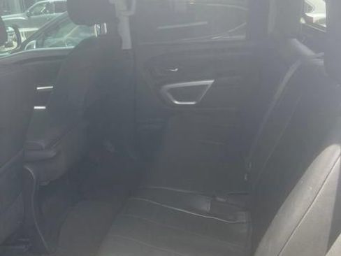 Used 2017 Nissan Titan SV RWD image 5