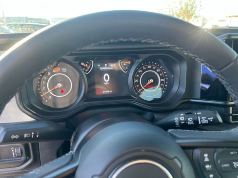 Used 2025 Jeep Wrangler Sport S AWD/4WD image 40
