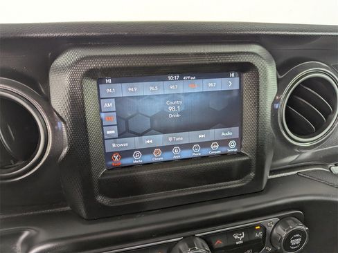 Used 2022 Jeep Gladiator Sport image 25