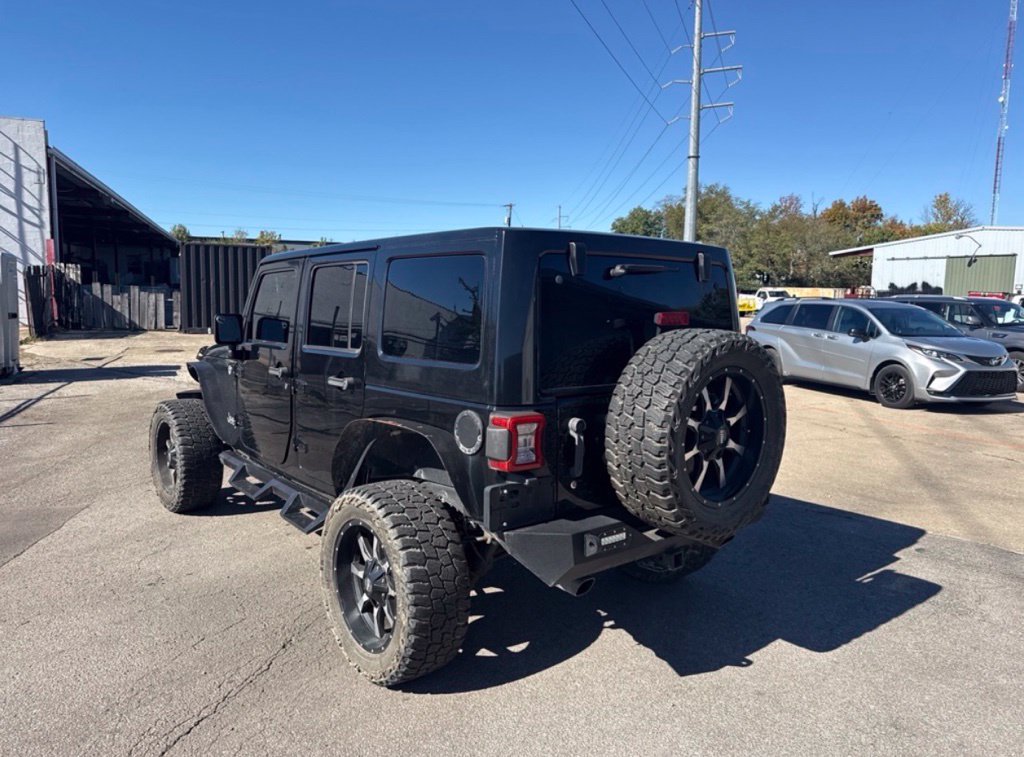 Used 2015 Jeep Wrangler Unlimited Rubicon w/ Connectivity Group AWD/4WD image 3