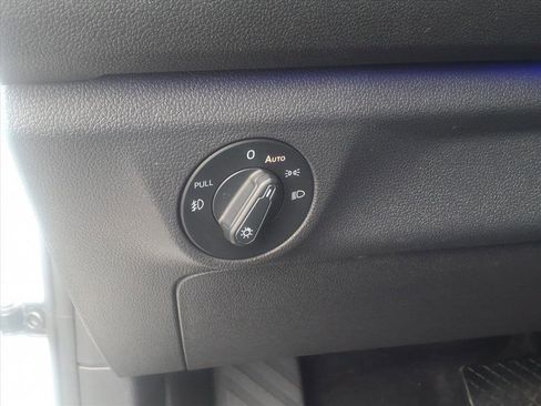 Used 2019 Volkswagen Jetta SEL Premium image 20