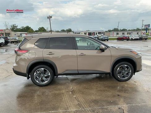 Used 2025 Nissan Rogue SV image 5
