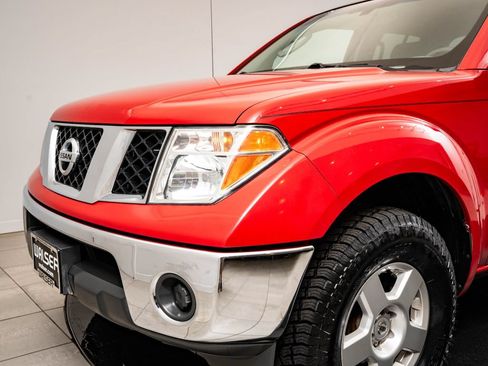 Used 2007 Nissan Frontier SE w/ SE Value Truck Pkg AWD/4WD image 3