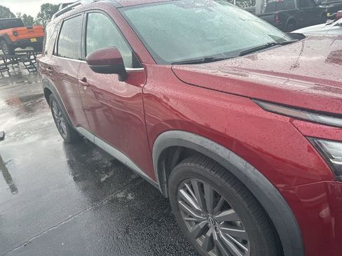 Used 2023 Nissan Pathfinder SL w/ SL Premium Package image 2