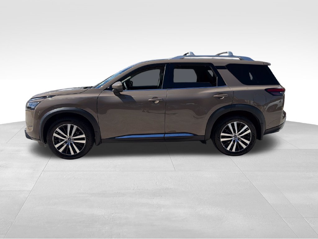 Used 2024 Nissan Pathfinder Platinum FWD image 4