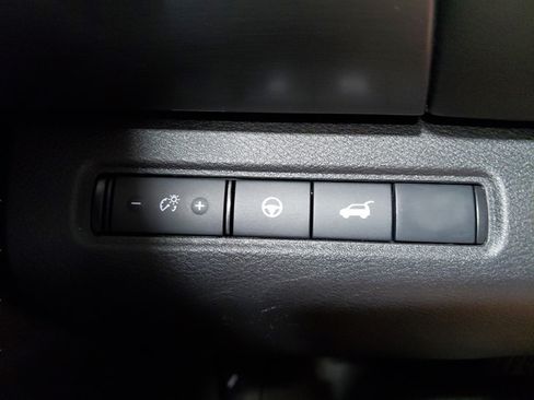 Used 2025 Nissan Pathfinder SL AWD/4WD image 42