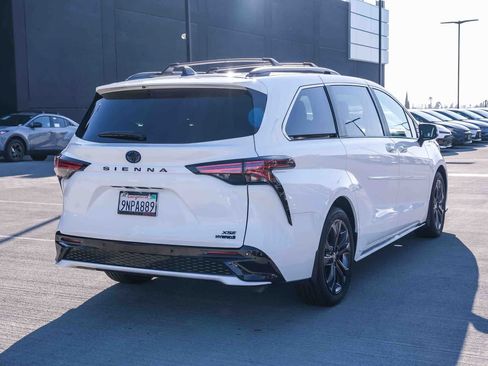 Certified 2024 Toyota Sienna XSE w/ XSE Premium Package FWD image 4