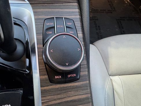 Used 2018 BMW 530e xDrive image 39