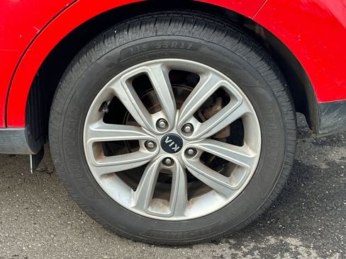 Used 2019 Kia Soul + image 18