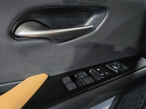 Used 2023 Lexus UX 250h FWD image 13