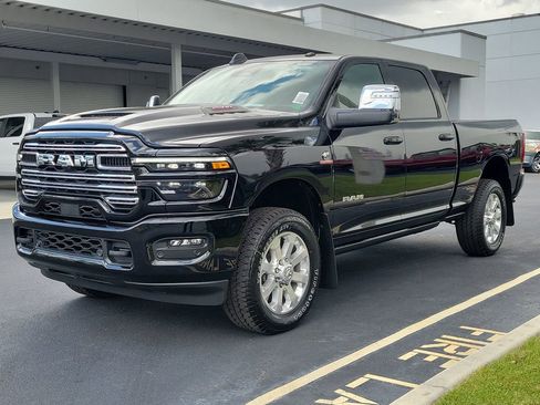 New 2026 RAM 2500 Laramie AWD/4WD image 3