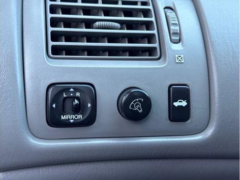 Used 2002 Toyota Avalon XLS image 22