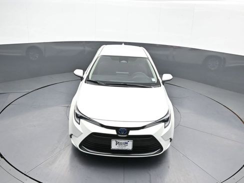 Certified 2025 Toyota Corolla LE image 33