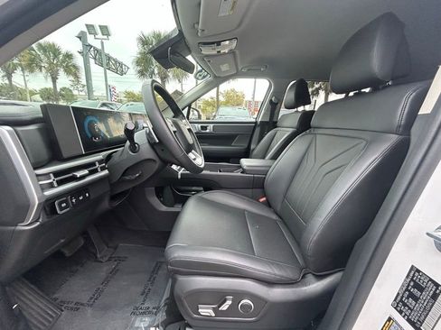 Used 2025 Hyundai Santa Fe SEL FWD image 13