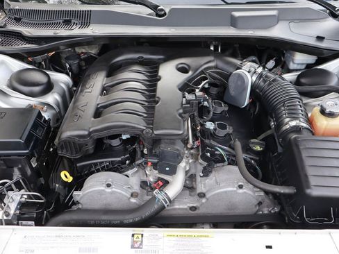 Used 2010 Chrysler 300 Touring image 36