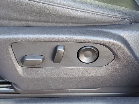 Used 2024 GMC Sierra 2500 SLT w/ SLT Premium Package image 27