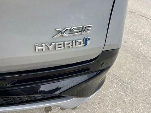 Used 2024 Toyota Sienna XSE FWD image 8