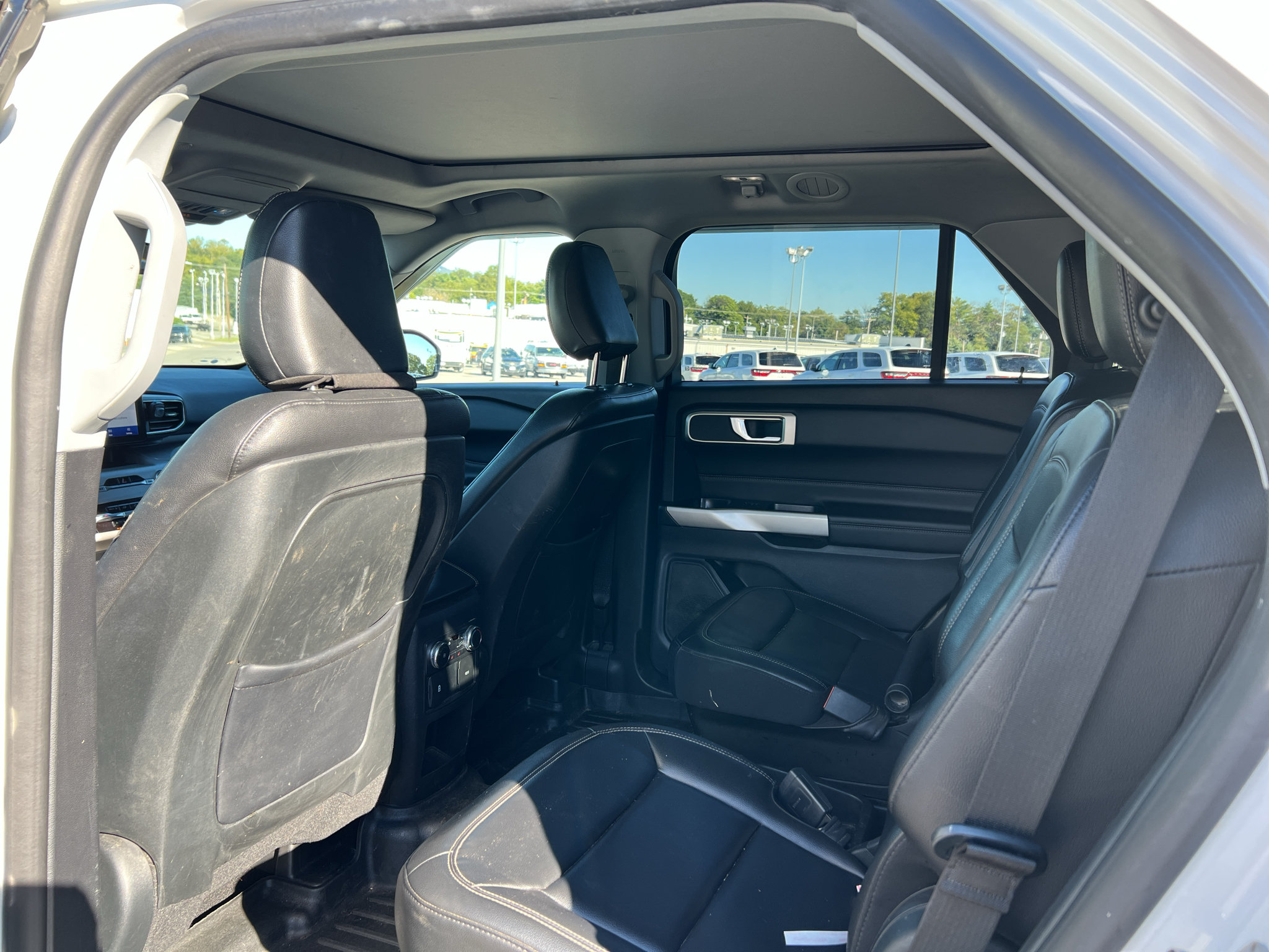 Used 2020 Ford Explorer XLT w/ Equipment Group 202A AWD/4WD image 12