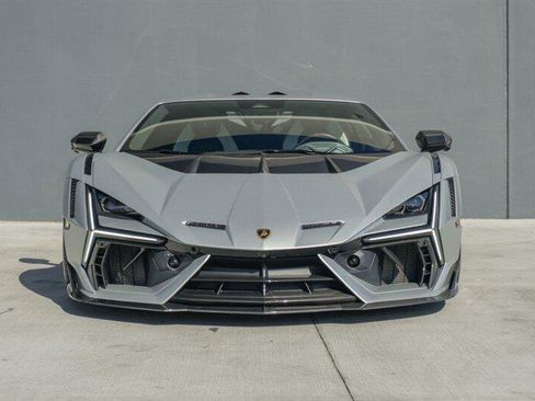 Used 2024 Lamborghini Revuelto image 3
