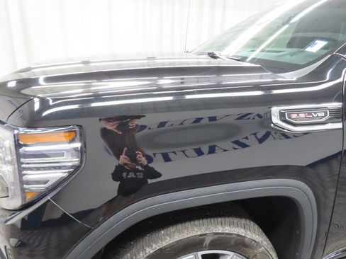 Used 2025 GMC Sierra 1500 Denali AWD/4WD image 42