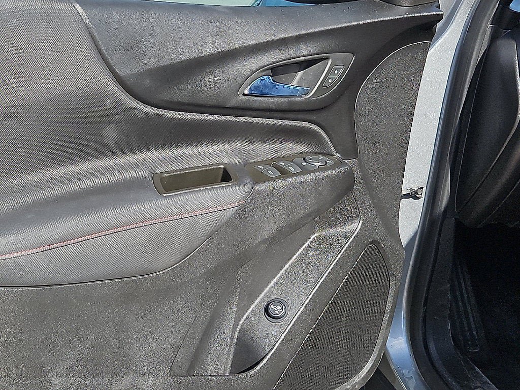 Used 2023 Chevrolet Equinox RS FWD image 20