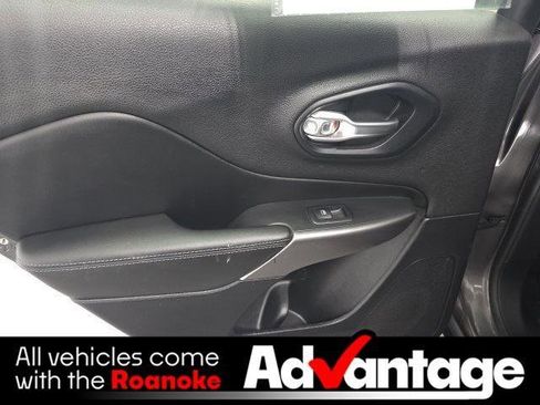 Used 2019 Jeep Cherokee Latitude Plus w/ Comfort/Convenience Group image 25