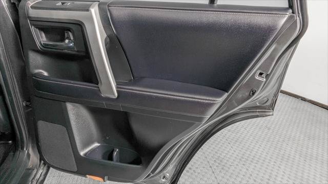 Used 2018 Toyota 4Runner SR5 AWD/4WD image 22