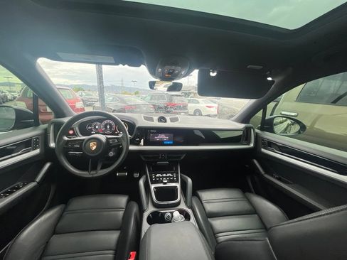 Used 2024 Porsche Cayenne S AWD/4WD image 9
